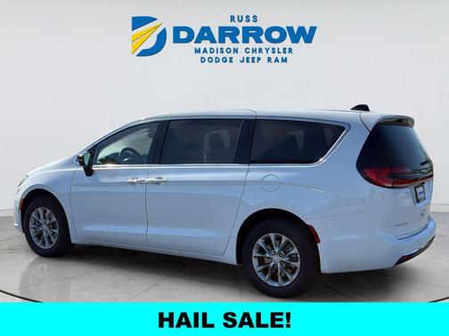 Bright White Clearcoat 2026 Chrysler Pacifica L