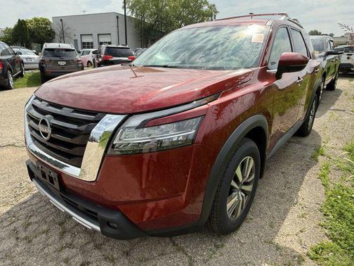 2023 Nissan Pathfinder SL 4WD