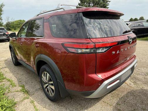 2023 Nissan Pathfinder SL 4WD