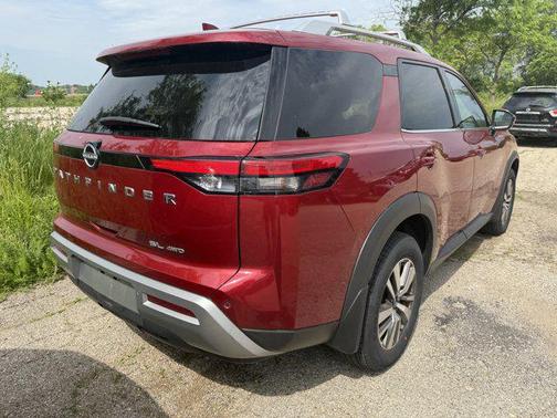 2023 Nissan Pathfinder SL 4WD