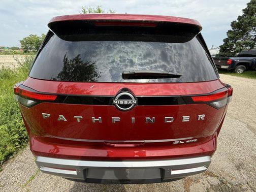 2023 Nissan Pathfinder SL 4WD