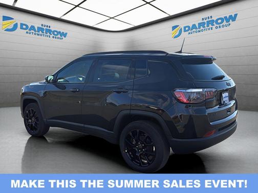 Diamond Black Crystal Pearlcoat 2026 Jeep Compass Latitude