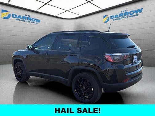 Diamond Black Crystal Pearlcoat 2026 Jeep Compass Latitude