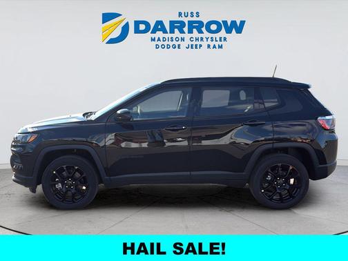 Diamond Black Crystal Pearlcoat 2026 Jeep Compass Latitude