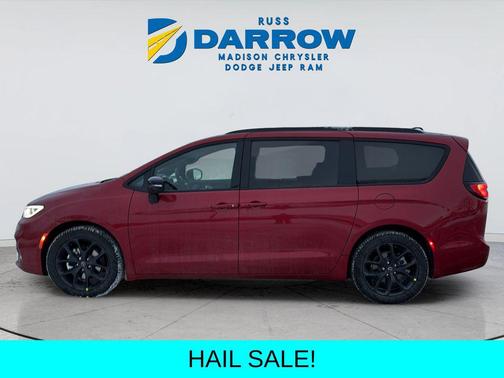 Red Hot Pearlcoat 2026 Chrysler Pacifica Limited