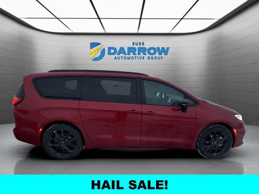 Red Hot Pearlcoat 2026 Chrysler Pacifica Limited