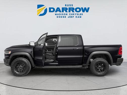 Diamond Black Crystal Pearlcoat 2026 RAM 1500 Express