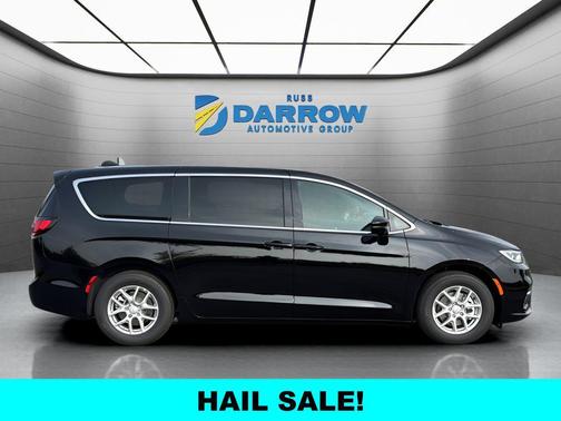 Diamond Black Crystal Pearlcoat 2026 Chrysler Pacifica L