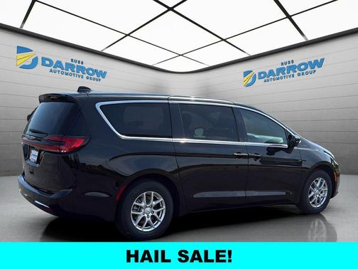 Diamond Black Crystal Pearlcoat 2026 Chrysler Pacifica L