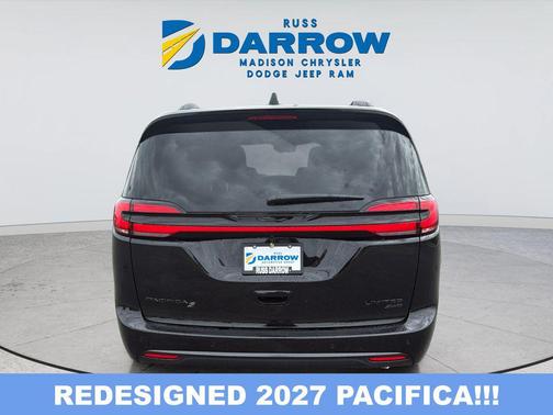 Diamond Black Crystal Pearlcoat 2027 Chrysler Pacifica Limited