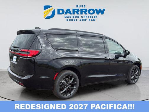 Diamond Black Crystal Pearlcoat 2027 Chrysler Pacifica Limited