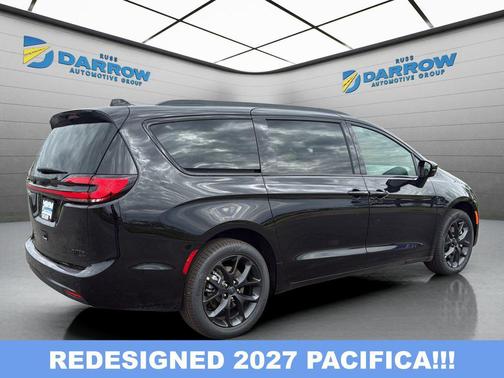Diamond Black Crystal Pearlcoat 2027 Chrysler Pacifica Limited