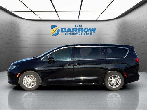 Diamond Black Crystal Pearlcoat 2025 Chrysler Voyager LX