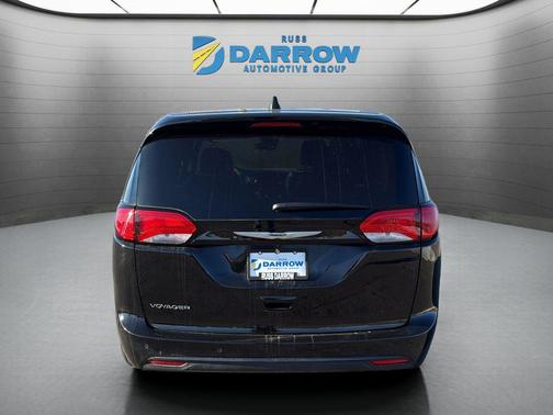 Diamond Black Crystal Pearlcoat 2025 Chrysler Voyager LX