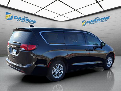 Diamond Black Crystal Pearlcoat 2025 Chrysler Voyager LX