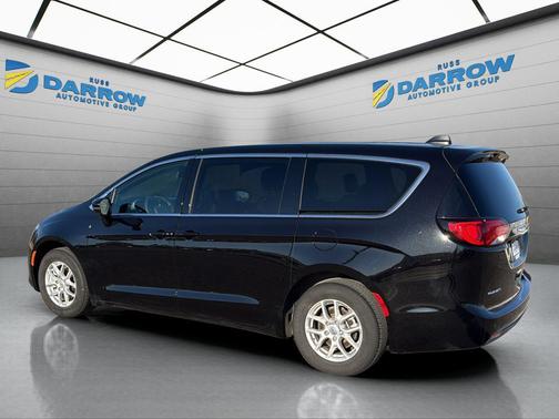 Diamond Black Crystal Pearlcoat 2025 Chrysler Voyager LX