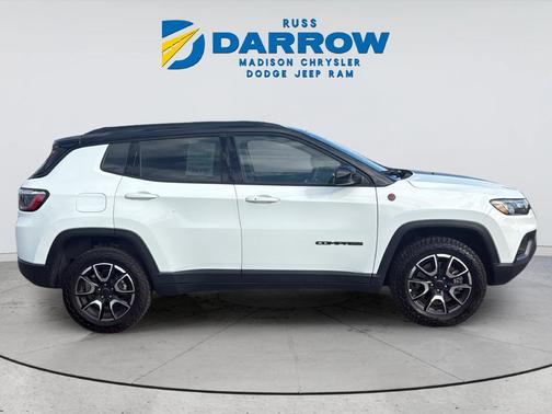 Bright White Clearcoat 2025 Jeep Compass Trailhawk