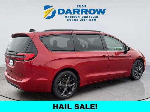 Red Hot Pearlcoat 2026 Chrysler Pacifica Limited