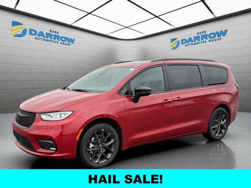 Red Hot Pearlcoat 2026 Chrysler Pacifica Limited