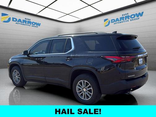 Mosaic Black Metallic 2022 Chevrolet Traverse LT Cloth