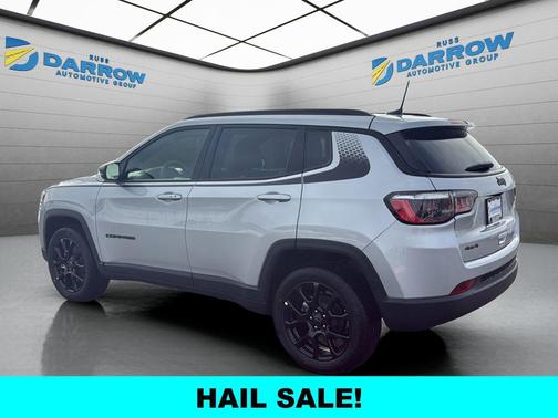 Silver Zynith Metallic Clearcoat 2026 Jeep Compass Latitude