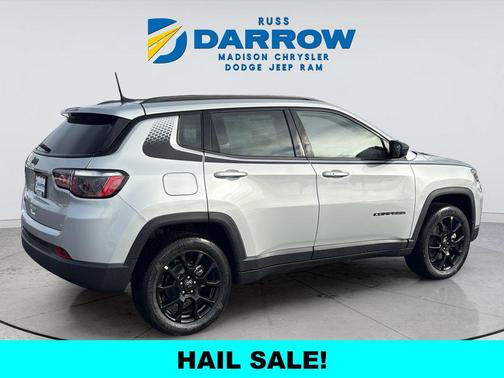 Silver Zynith Metallic Clearcoat 2026 Jeep Compass Latitude