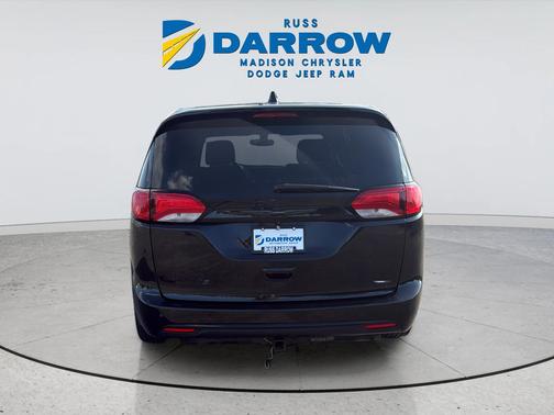 Brilliant Black Crystal Pearlcoat 2020 Chrysler Pacifica Touring