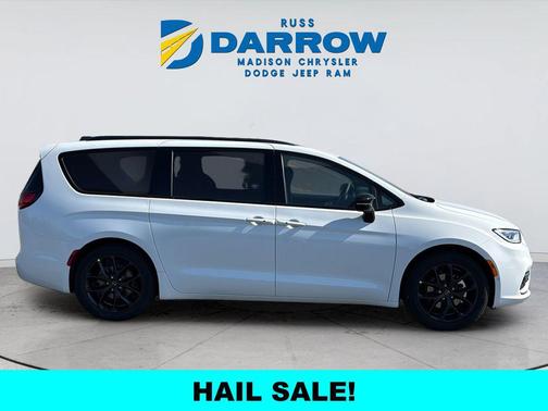 Bright White Clearcoat 2026 Chrysler Pacifica Limited