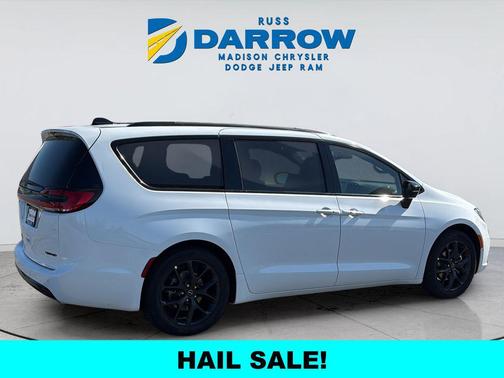Bright White Clearcoat 2026 Chrysler Pacifica Limited