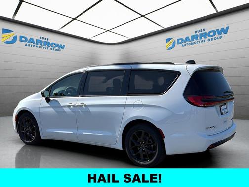 Bright White Clearcoat 2026 Chrysler Pacifica Limited