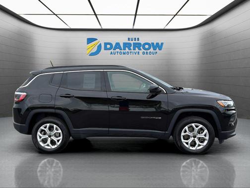 Diamond Black Crystal Pearlcoat 2025 Jeep Compass Latitude