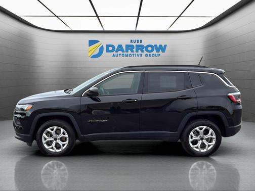 Diamond Black Crystal Pearlcoat 2025 Jeep Compass Latitude