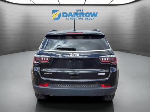 Diamond Black Crystal Pearlcoat 2025 Jeep Compass Latitude