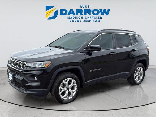 Diamond Black Crystal Pearlcoat 2025 Jeep Compass Latitude