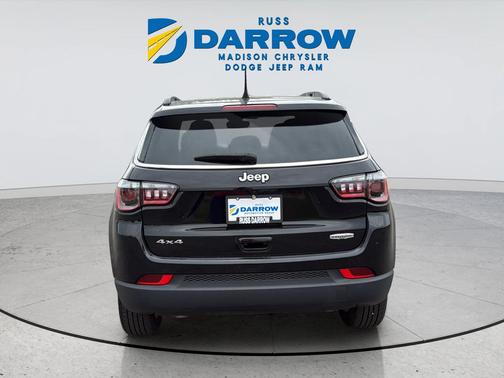 Diamond Black Crystal Pearlcoat 2025 Jeep Compass Latitude