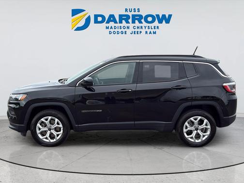 Diamond Black Crystal Pearlcoat 2025 Jeep Compass Latitude