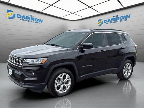 Diamond Black Crystal Pearlcoat 2025 Jeep Compass Latitude