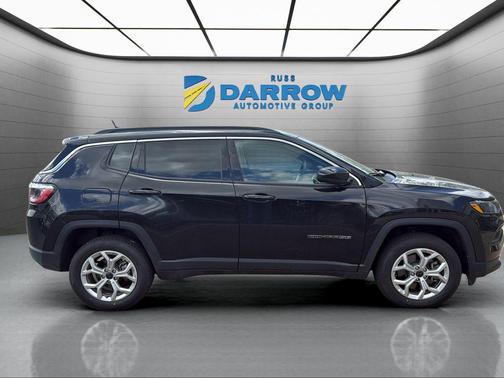 Diamond Black Crystal Pearlcoat 2025 Jeep Compass Latitude