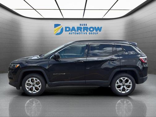 Diamond Black Crystal Pearlcoat 2025 Jeep Compass Latitude