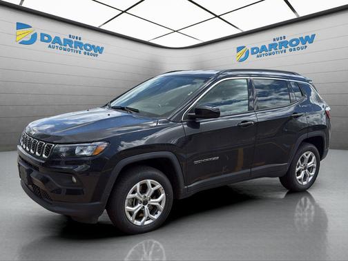 Diamond Black Crystal Pearlcoat 2025 Jeep Compass Latitude