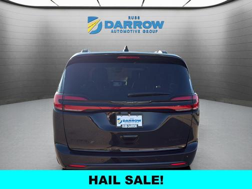 Diamond Black Crystal Pearlcoat 2026 Chrysler Pacifica Limited