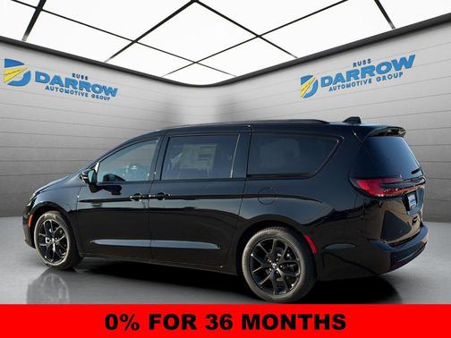 Diamond Black Crystal Pearlcoat 2026 Chrysler Pacifica Limited