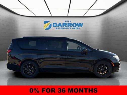 Diamond Black Crystal Pearlcoat 2026 Chrysler Pacifica Limited