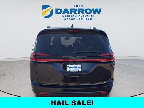 Diamond Black Crystal Pearlcoat 2026 Chrysler Pacifica Limited