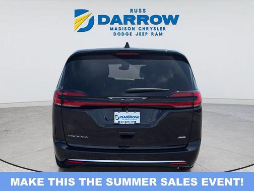 Diamond Black Crystal Pearlcoat 2027 Chrysler Pacifica L