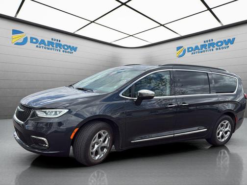 Brilliant Black Crystal Pearlcoat 2023 Chrysler Pacifica Limited