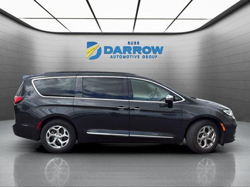 Brilliant Black Crystal Pearlcoat 2023 Chrysler Pacifica Limited