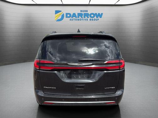 Brilliant Black Crystal Pearlcoat 2023 Chrysler Pacifica Limited