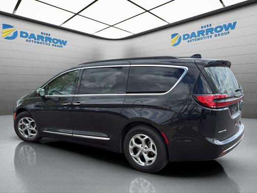 Brilliant Black Crystal Pearlcoat 2023 Chrysler Pacifica Limited