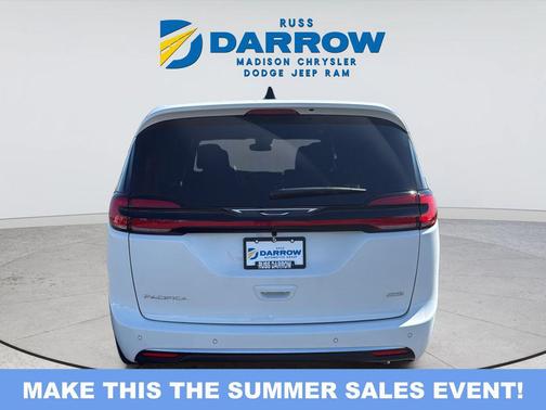 Bright White Clearcoat 2027 Chrysler Pacifica L